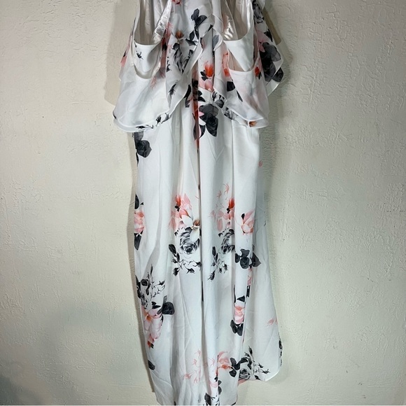 City Chic Lotus Lust Floral Maxi Dress in Ivory - Picture 12 of 15